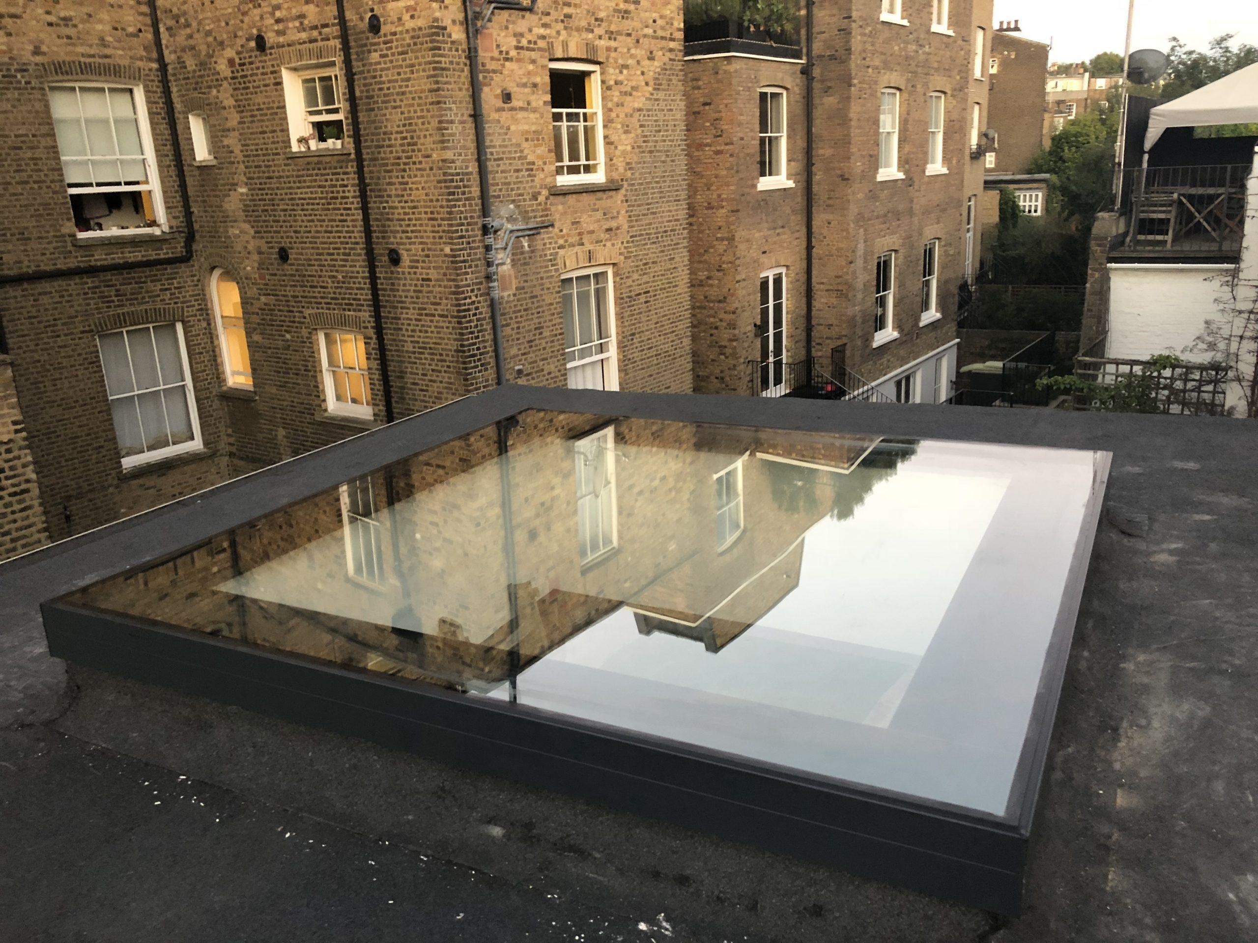 Flat rooflight - Bonded to frame