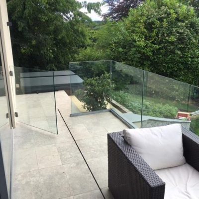 Frameless garden glass balustrade